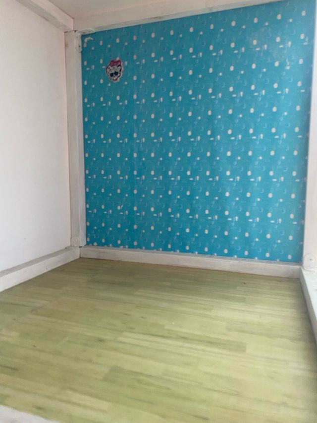 Casita de muñecas de madera hecha a mano