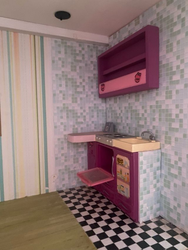 Casita de muñecas de madera hecha a mano