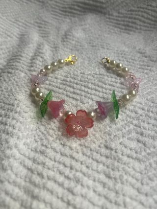 Pulsera perlas y flores