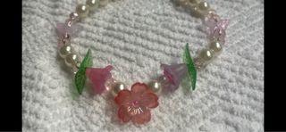 Pulsera perlas y flores
