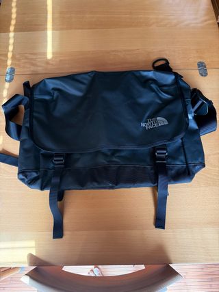 Bolsa mensajero The North Face negra