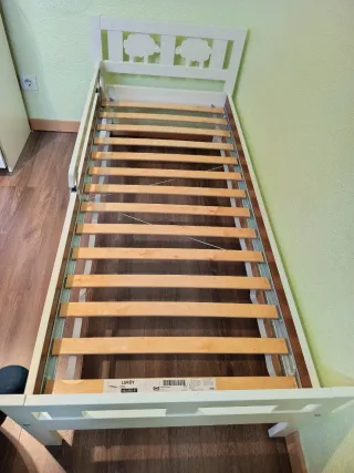 Cama infantil de Ikea modelo Kritter con colchón.