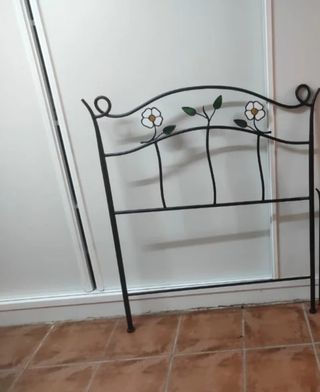 Cabecero de forja con flores