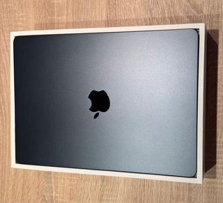 MacBook Air 13” M3 256GB Medianoche