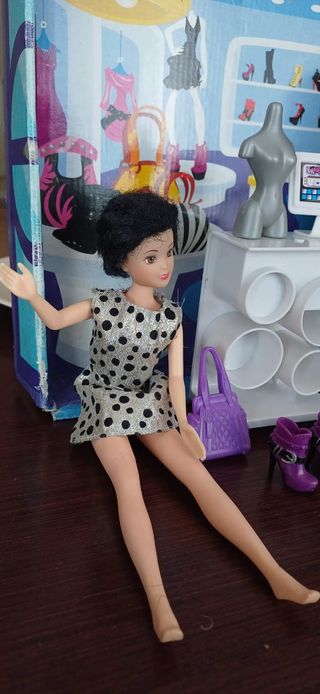 Tienda de Juguete Sasha Boo & Co. con Muñeca