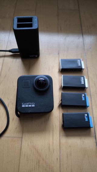 Cámara GoPro MAX + Cargador + 4 Baterías