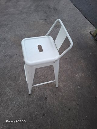Taburete metálico blanco