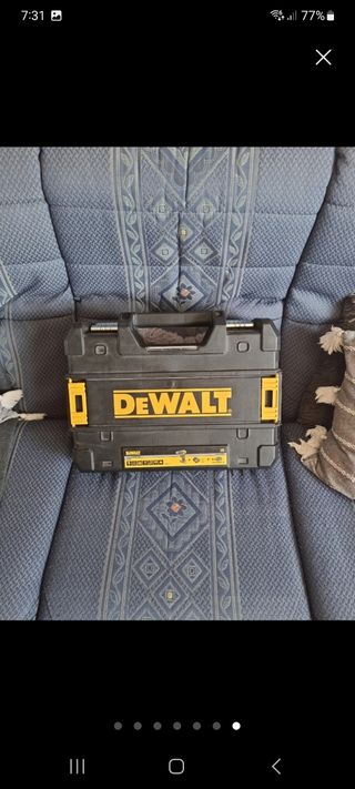 Taladro DeWalt con cargador y baterías