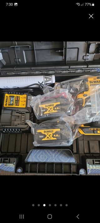 Taladro DeWalt con cargador y baterías