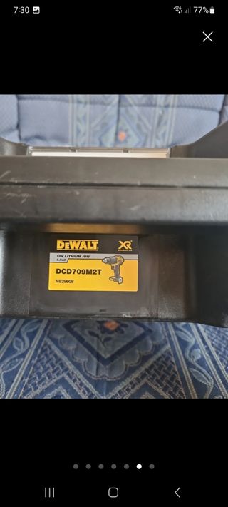 Taladro DeWalt con cargador y baterías