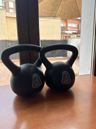 2 pesi Kettlebell da 4 kg