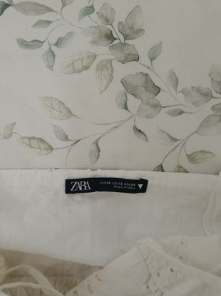 Top Zara blanco bordado