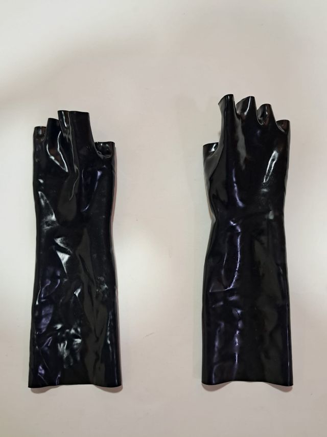 Guantes mitones negros látex
