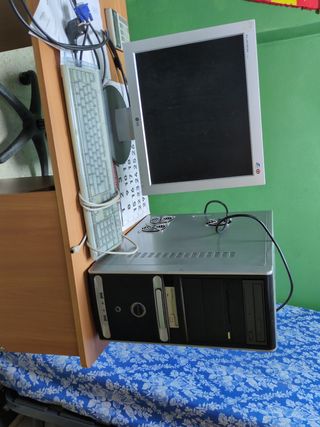 Torre PC + Pantalla LG + Teclado