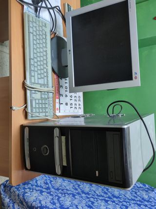 Torre PC + Pantalla LG + Teclado