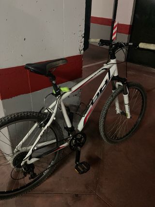 Bicicleta BH blanca y roja poco uso talla s