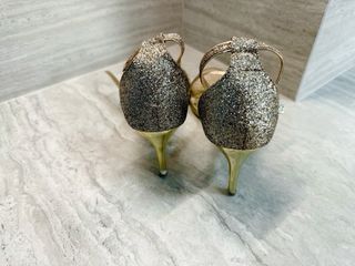 Sandalias doradas tacón tiras brillantes T39