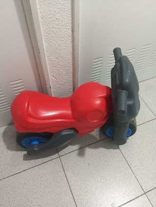 Triciclo infantil amarillo y azul