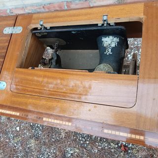 Máquina de coser Singer antigua