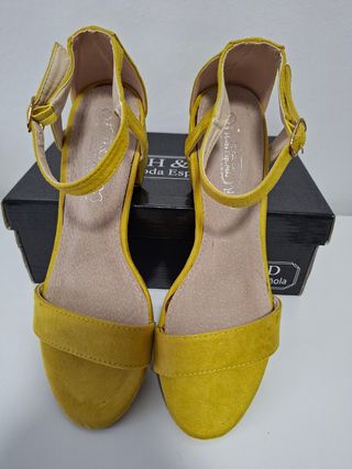 Sandalias tacón de princesa color amarillo limón