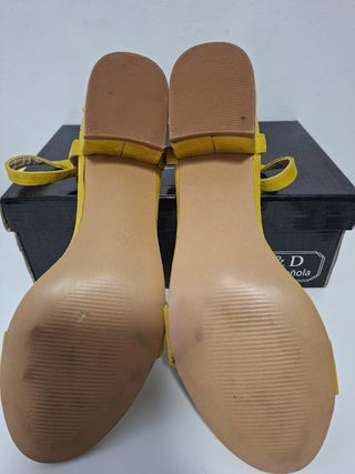 Sandalias tacón de princesa color amarillo limón