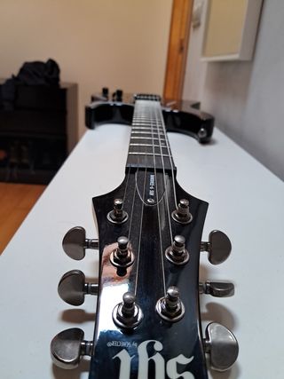 Guitarra eléctrica negra SGR