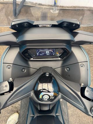 Yamaha Xmax 300 (2025)