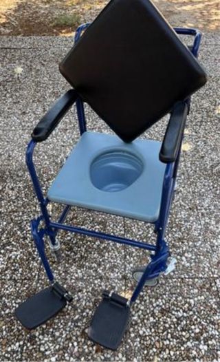 Silla de ruedas con inodoro incorporado ( Elche ).