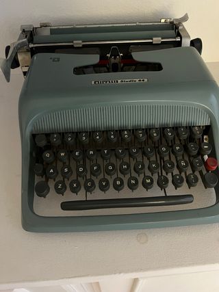 Máquina de escribir Olivetti Studio 44
