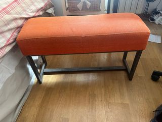 Banco de diseño hierro y madera naranja