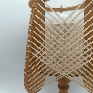 Lámpara de hilos y madera