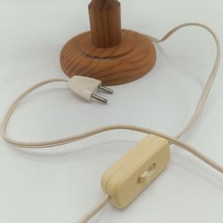 Lámpara de hilos y madera