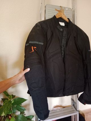 Chaqueta de moto negra
