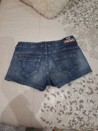 Shorts vaqueros BSK con estampado étnico