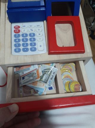 Caja registradora de juguete de madera