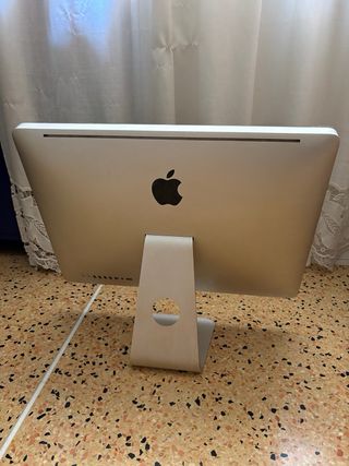Apple iMac 21.5 500GB Intel Core i5 2.5GHz 4GB RAM