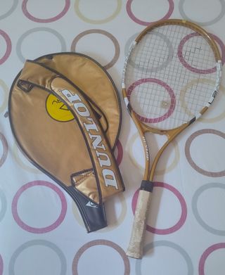 Raqueta de tenis Dunlop con funda.