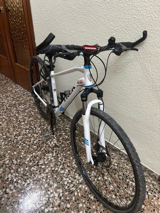 Bicicleta TREK Híbrida Blanca