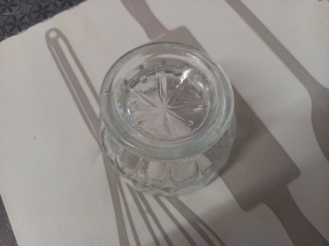 Huevera antigua de cristal