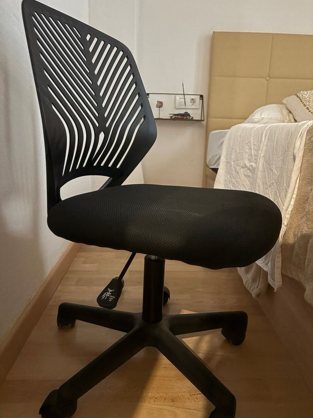 Silla de trabajo ergonómica negra