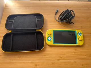 Nintendo Switch Lite + Animal Crossing + Minecraft