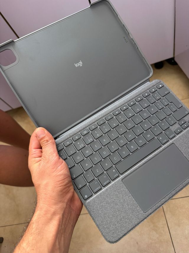 Funda Teclado Logitech iPad Pro 11 Gris