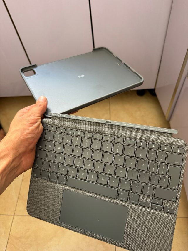 Funda Teclado Logitech iPad Pro 11 Gris