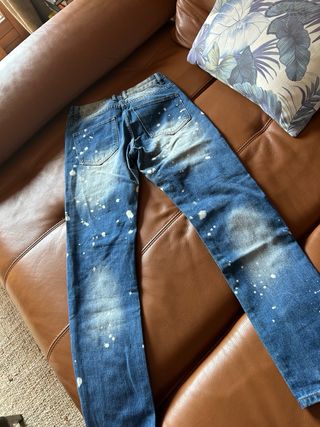 Pantalones DSquared2 rotos con pintura