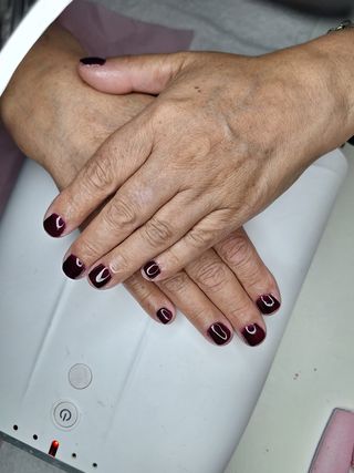 Manicura semipermanente.