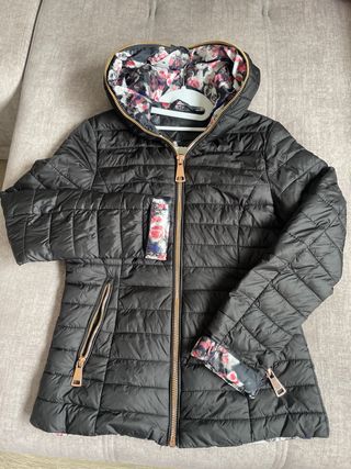 Chaqueta acolchada mujer con capucha