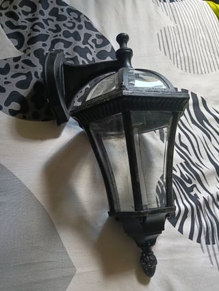 Candeeiro de rua preto e transparente