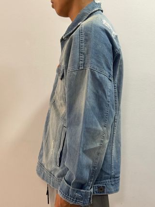 Chaqueta tejana desgastada