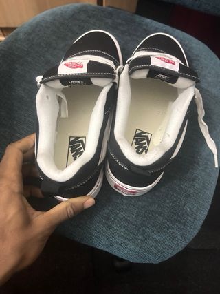 Zapatillas Vans Negras y Blancas