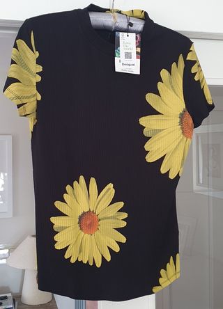 Camiseta Desigual flores amarillas talla L
